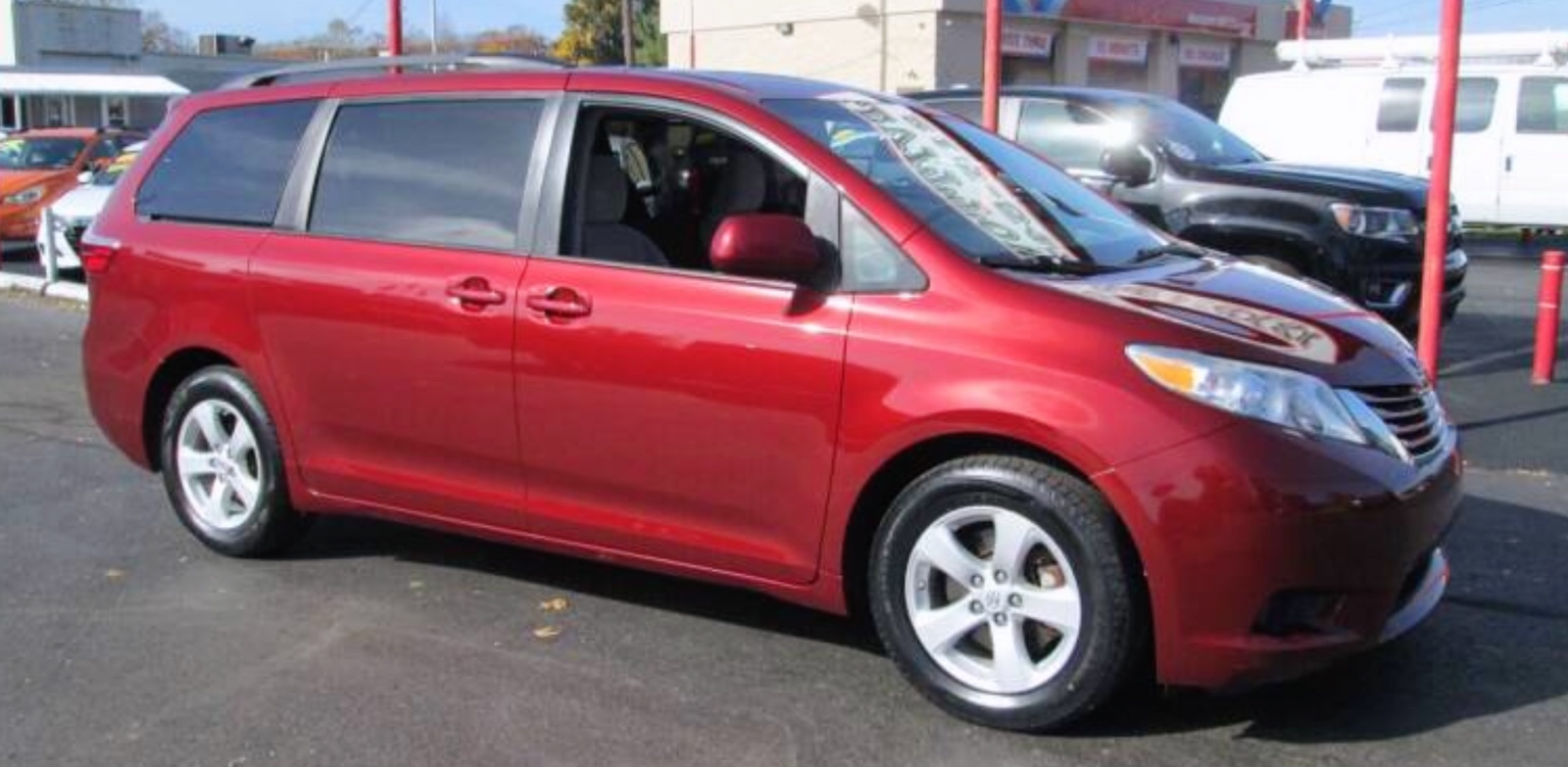 2015 Toyota Sienna Toyota eight-seater priced at 17,995 photo 6