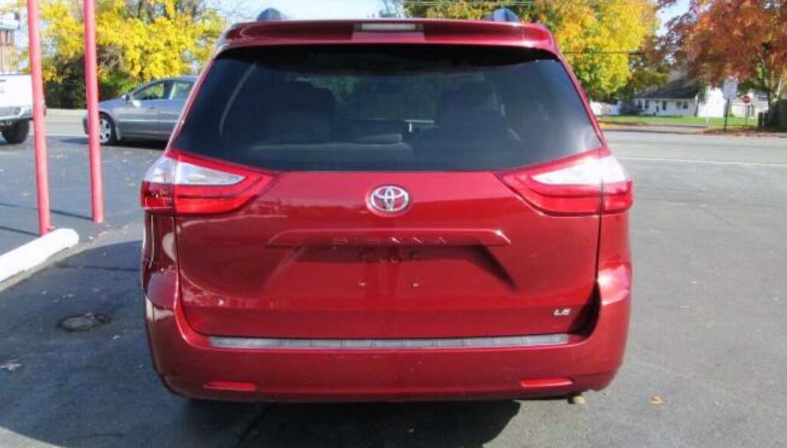 2015 Toyota Sienna Toyota eight-seater priced at 17,995 photo 4