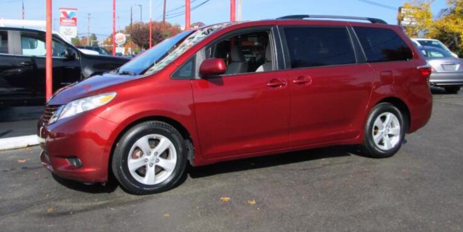 2015 Toyota Sienna Toyota eight-seater priced at 17,995 photo 5