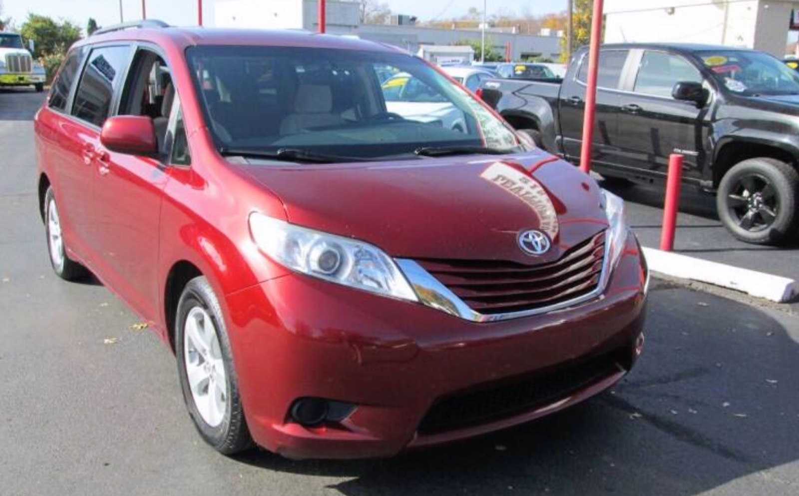 2015 Toyota Sienna Toyota eight-seater priced at 17,995 photo 7