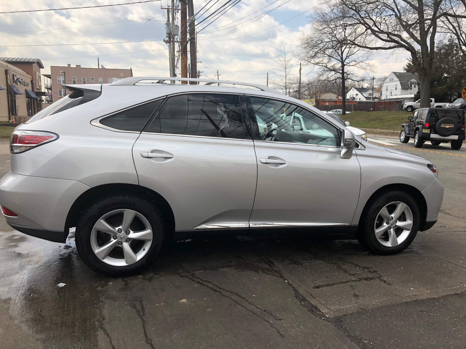 为华人留学生提供包车服务