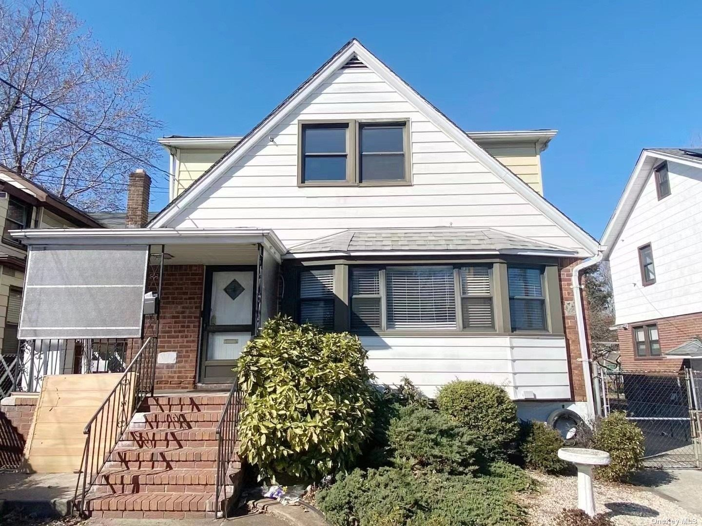 自主投资俱佳，法拉盛舒适两家庭出售