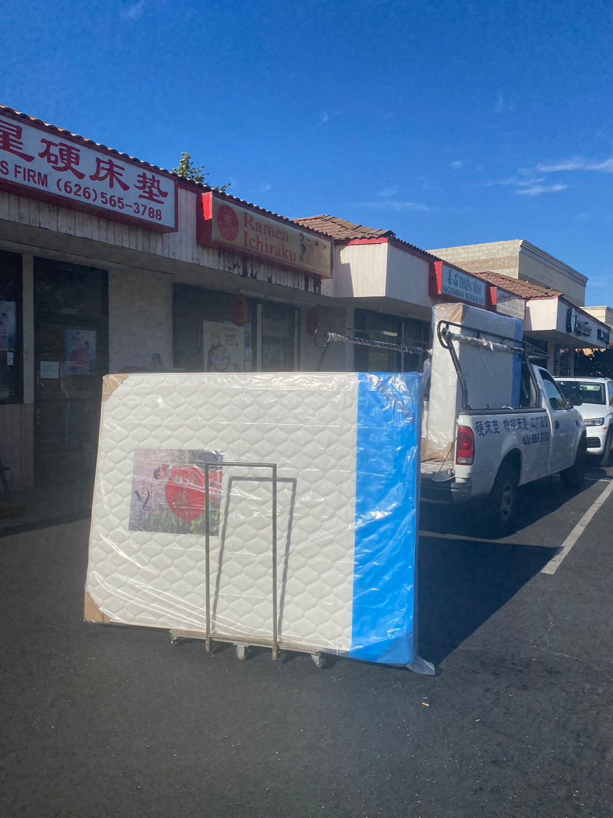 I finally found a mattress in LA that is as hard as my hometown! My waist doesn't hurt anymore photo 5