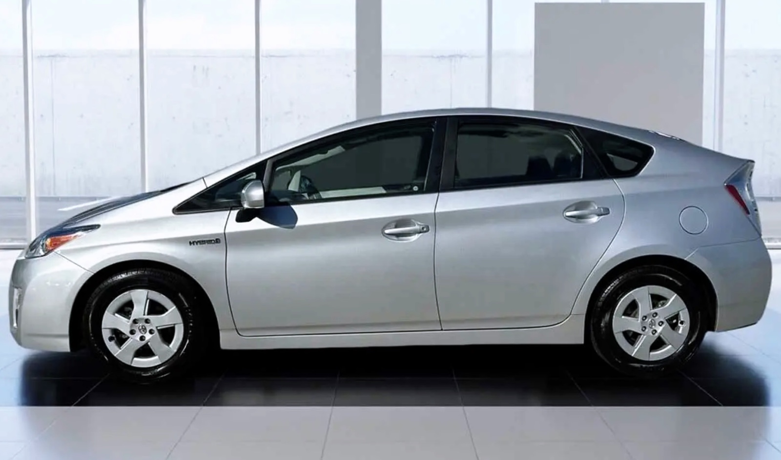 2011 Toyota Prius Hybrid gasoline-electric hybrid sedan, priced at 9,800 photo 4