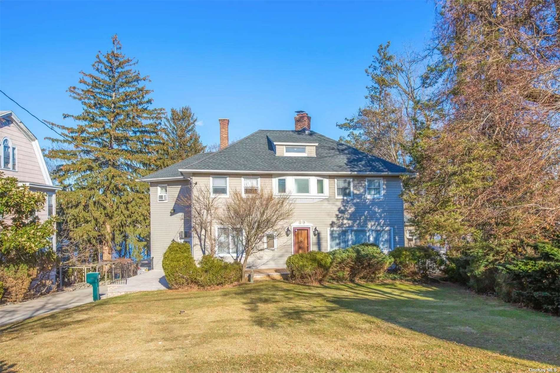 Bayside奢华一家庭出售