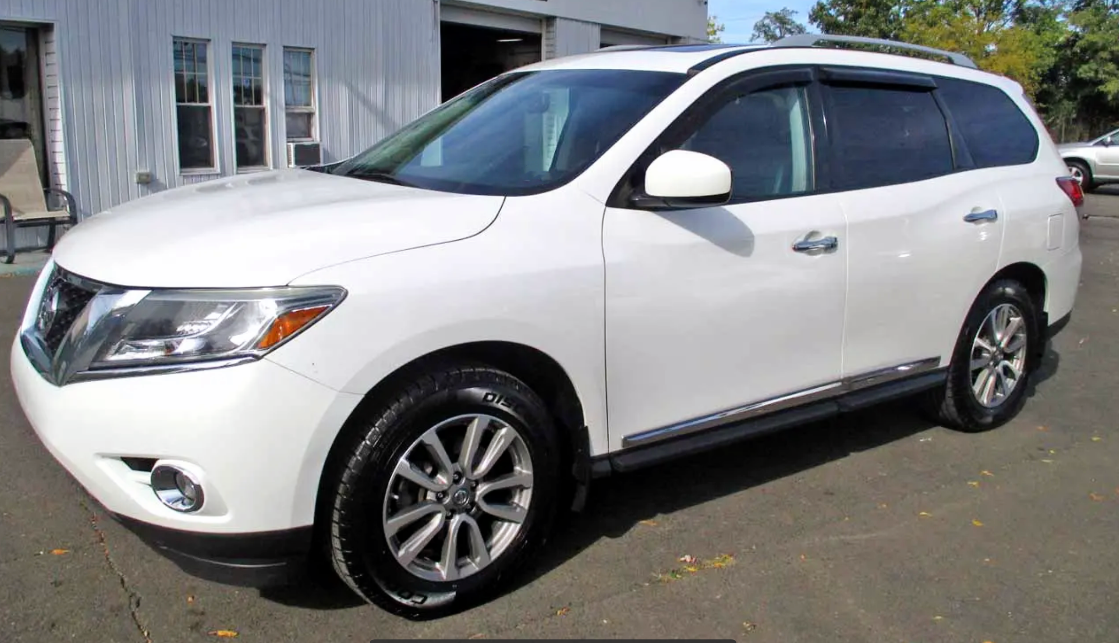 2014 Nissan Pathfinder 4WD Nissan SUV with seven seats, priced at 11,900 photo 4