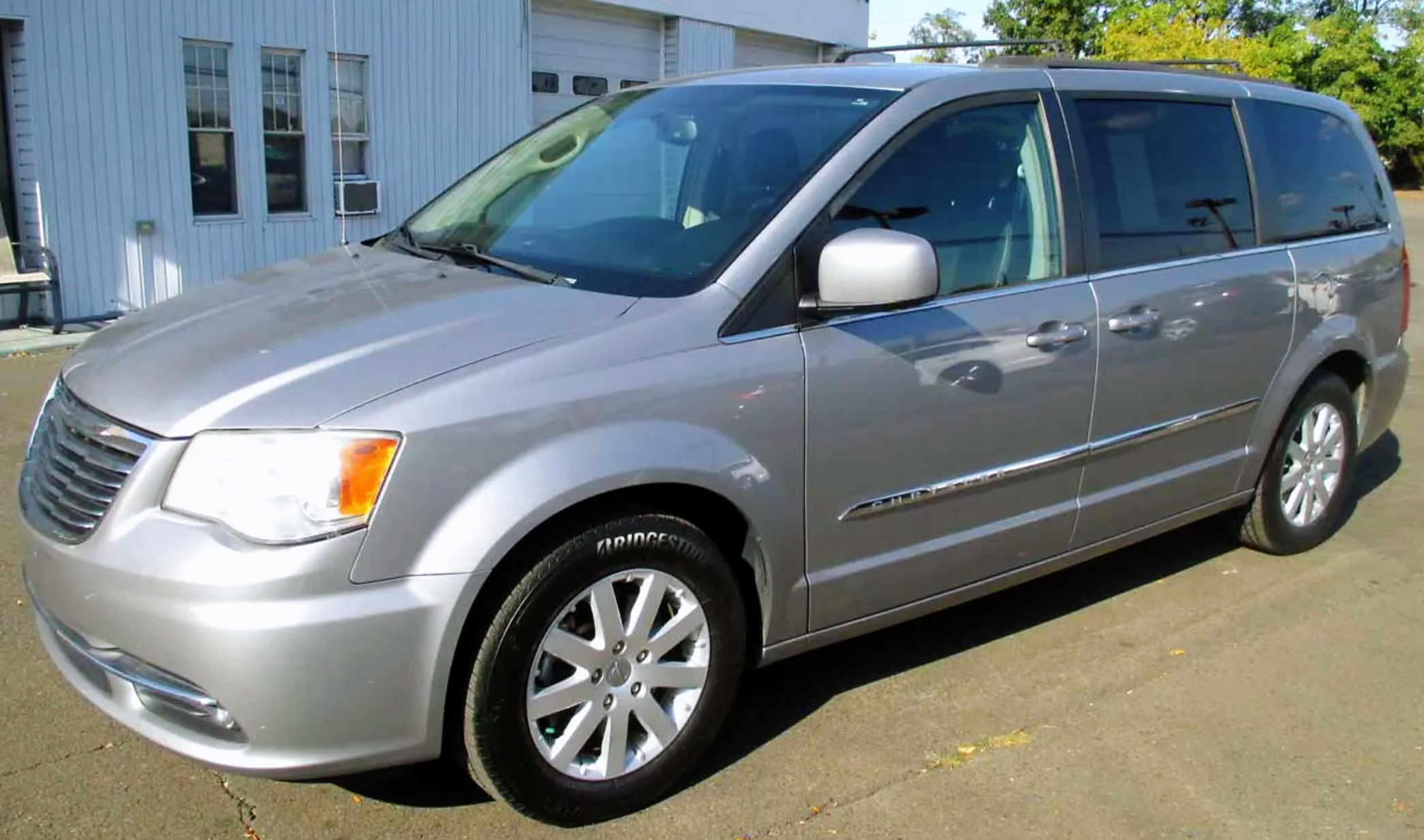 2014 Chrysler Town & Country Touring American Chrysler seven-seater, priced at 9,800 photo 2