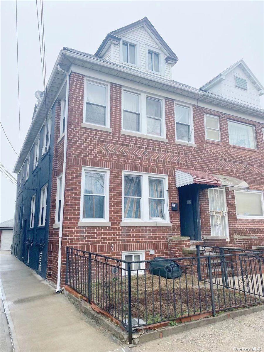 Long Island City宜居两家庭出售