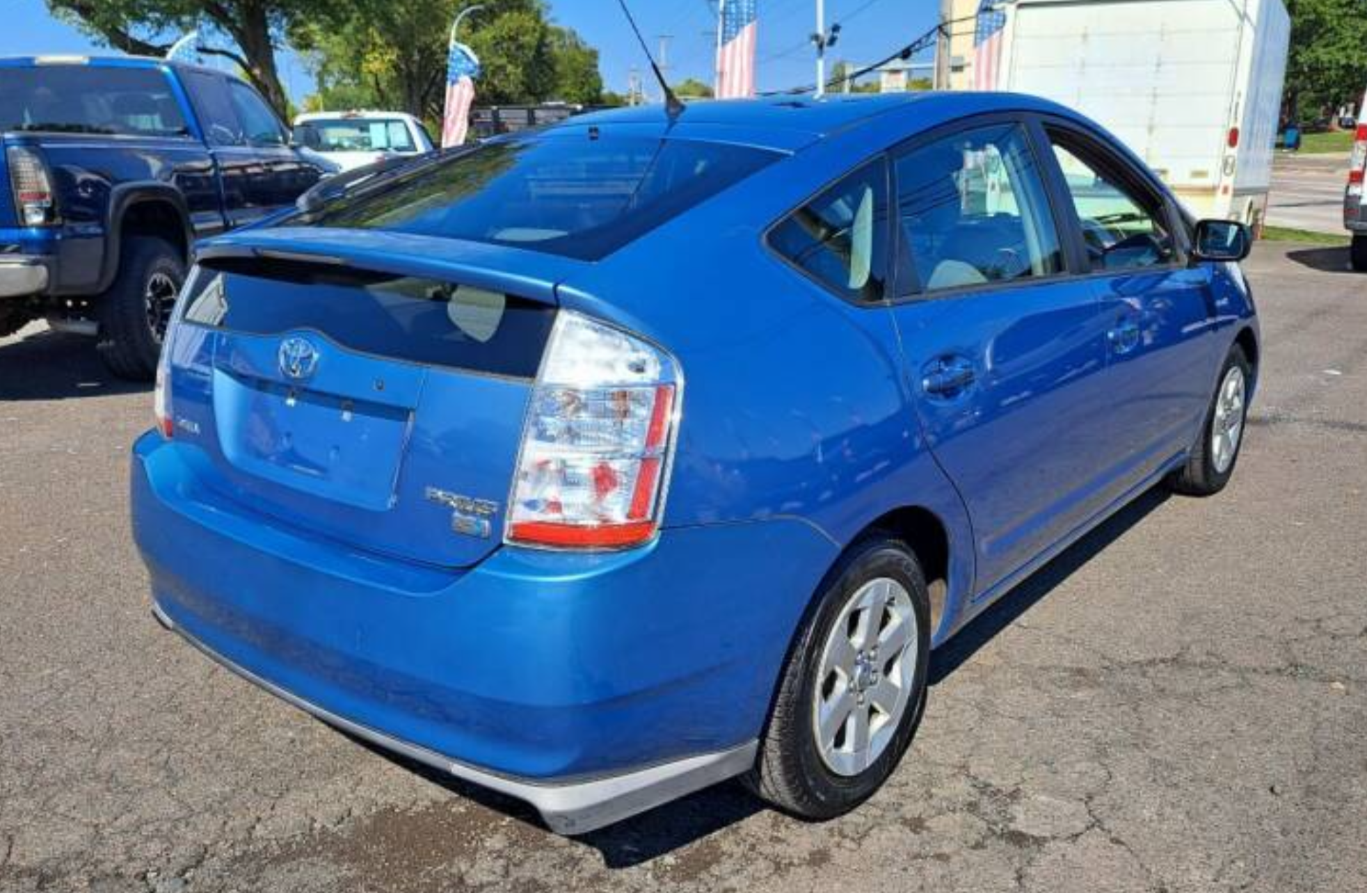 2009 Toyota Prius Hybrid gasoline-electric hybrid sedan, priced at 9,950 photo 6