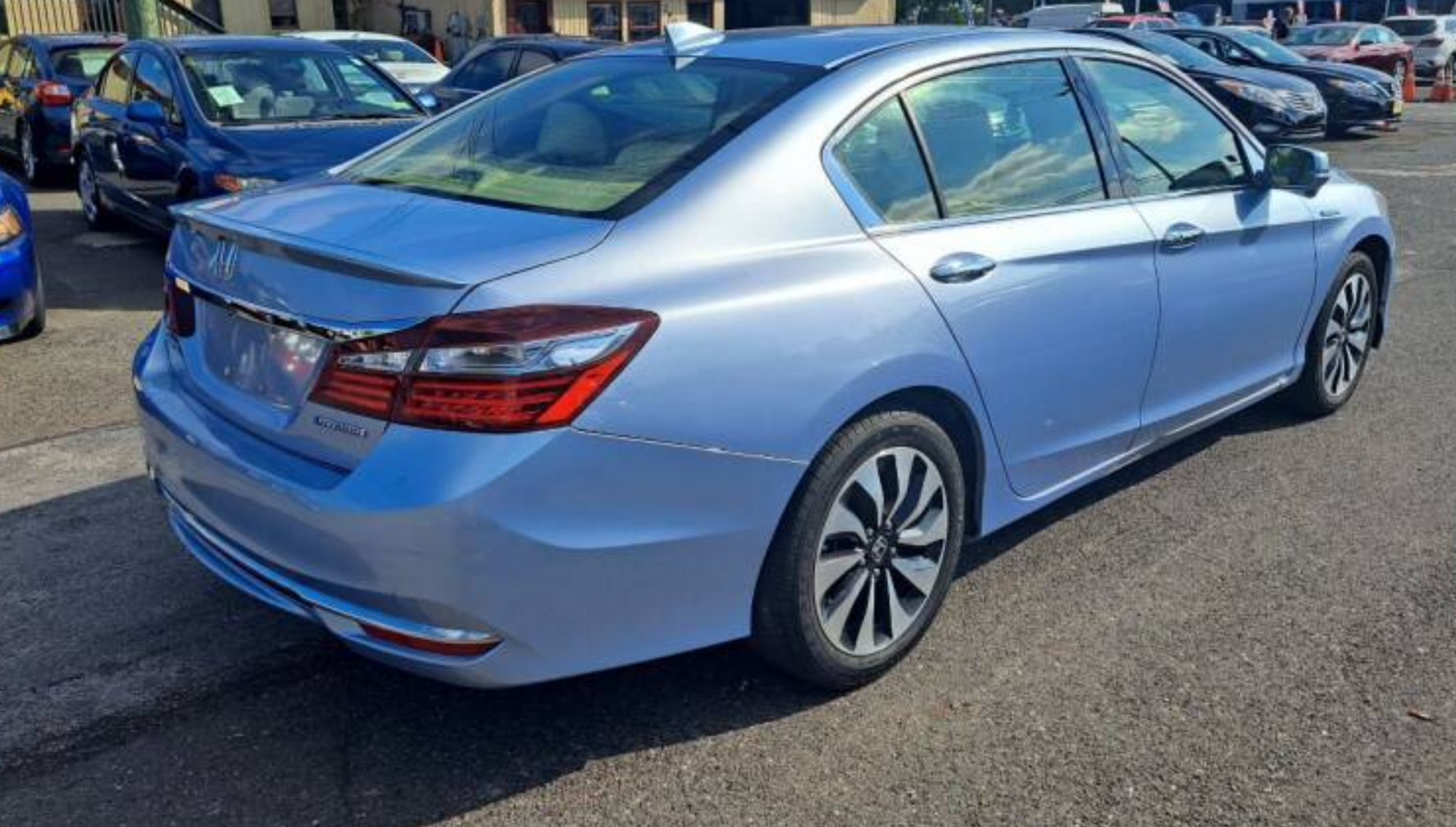 2017 Honda Accord Hybrid Honda Accord gasoline-electric hybrid sedan priced at 18,900 photo 6