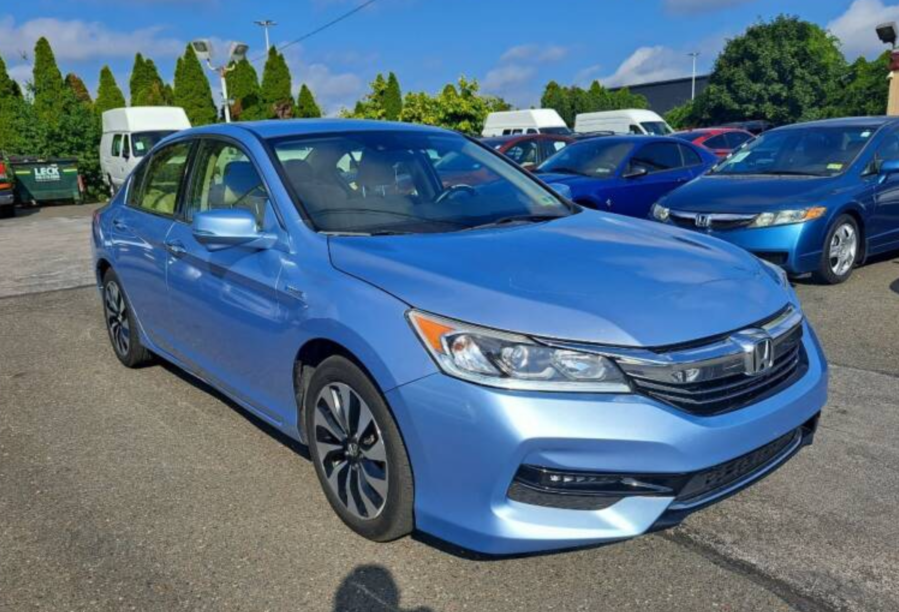 2017 Honda Accord Hybrid Honda Accord gasoline-electric hybrid sedan priced at 18,900 photo 3