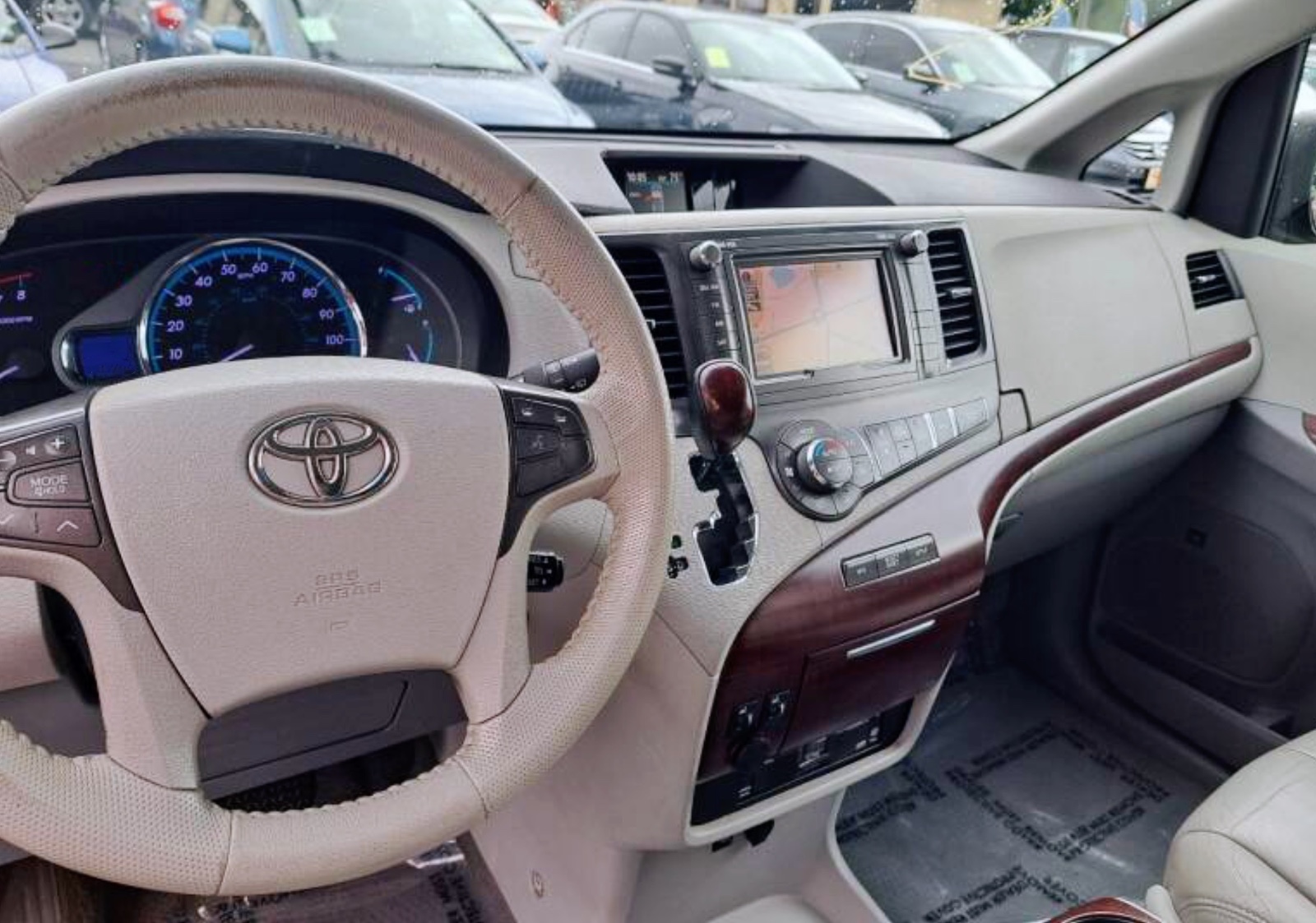 2011 Toyota Sienna XLE/Limited Toyota eight seats, priced at 14,950 photo 7