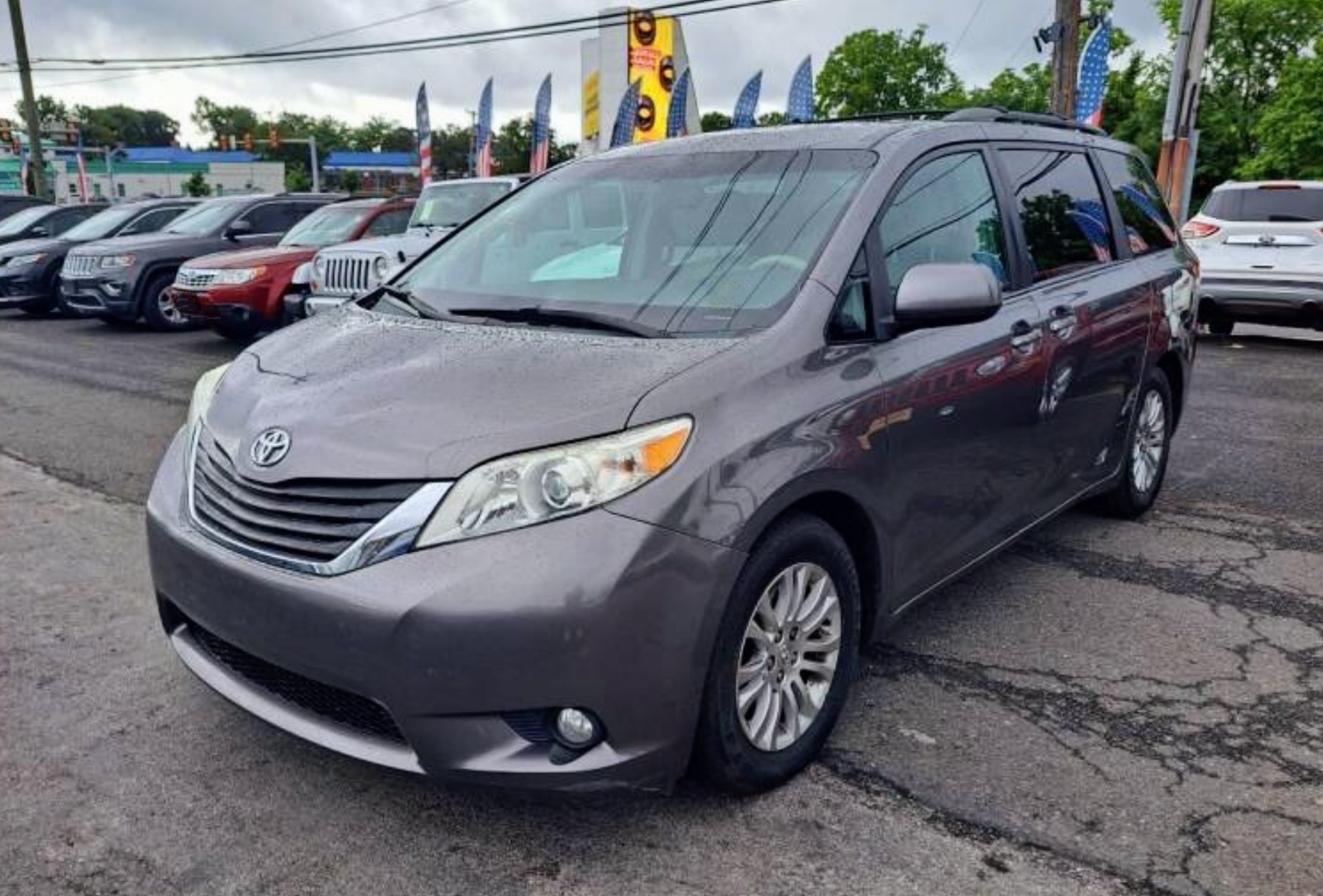 2011 Toyota Sienna XLE/Limited Toyota eight seats, priced at 14,950 photo 3