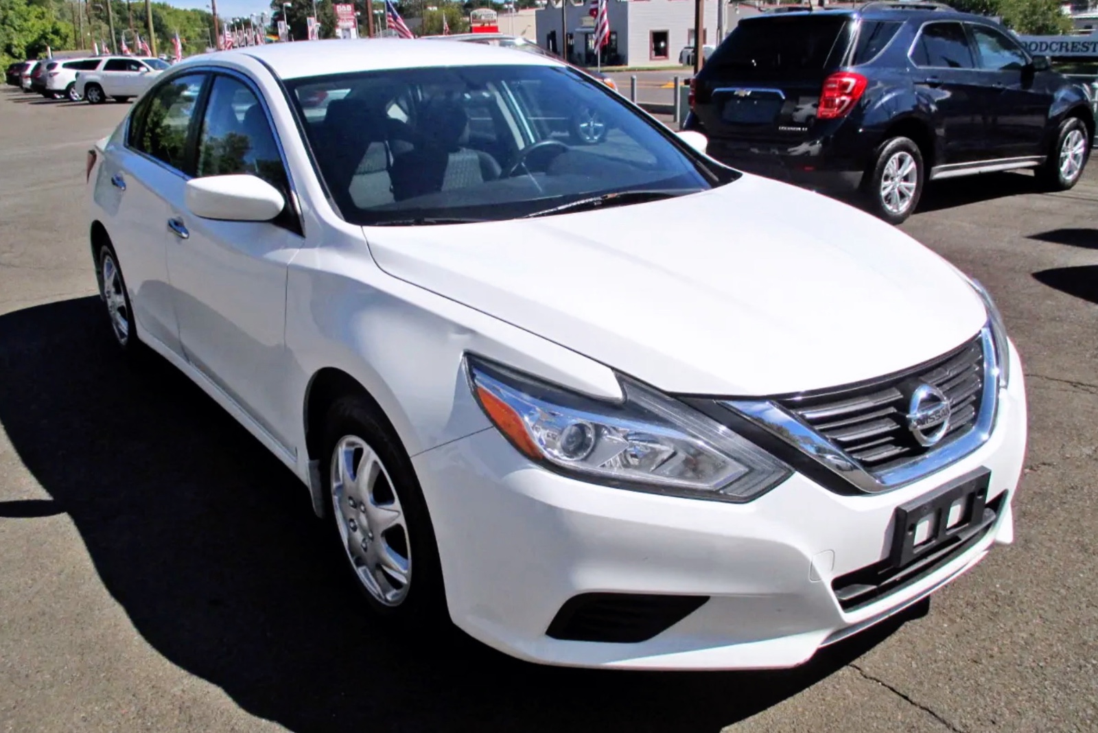 2017 Nissan Altima sedan, priced at 11,850 photo 5