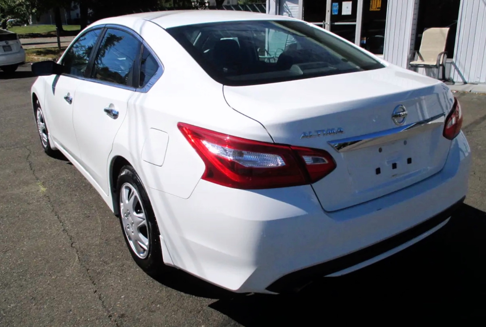 2017 Nissan Altima sedan, priced at 11,850 photo 7