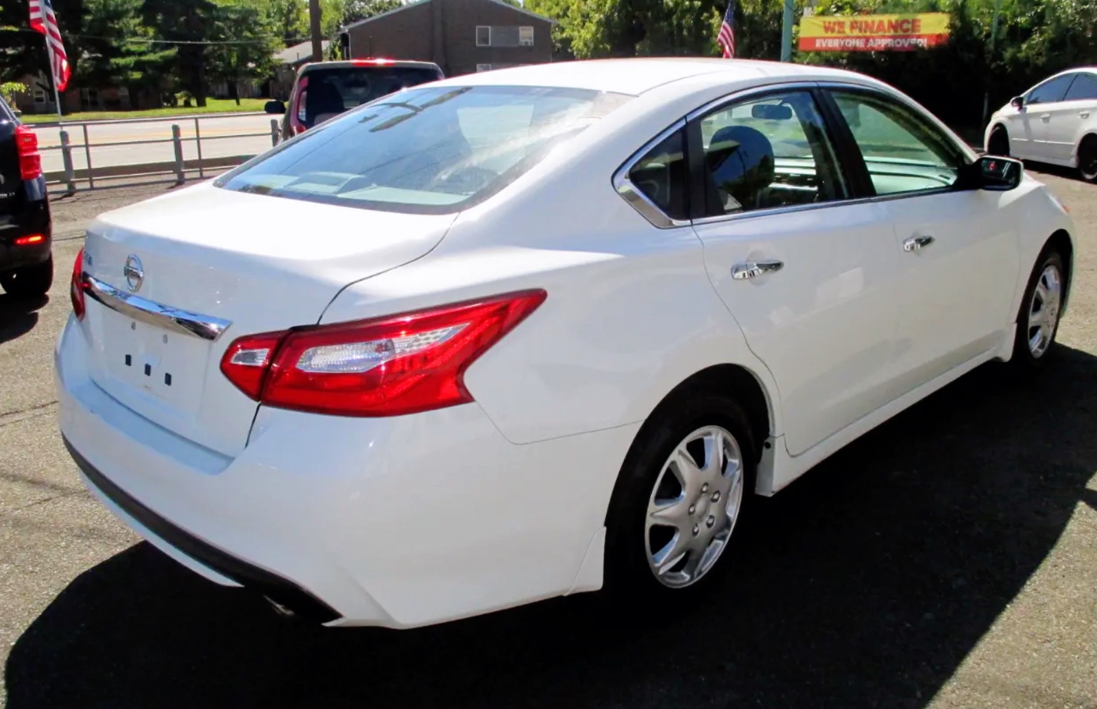 2017 Nissan Altima sedan, priced at 11,850 photo 6