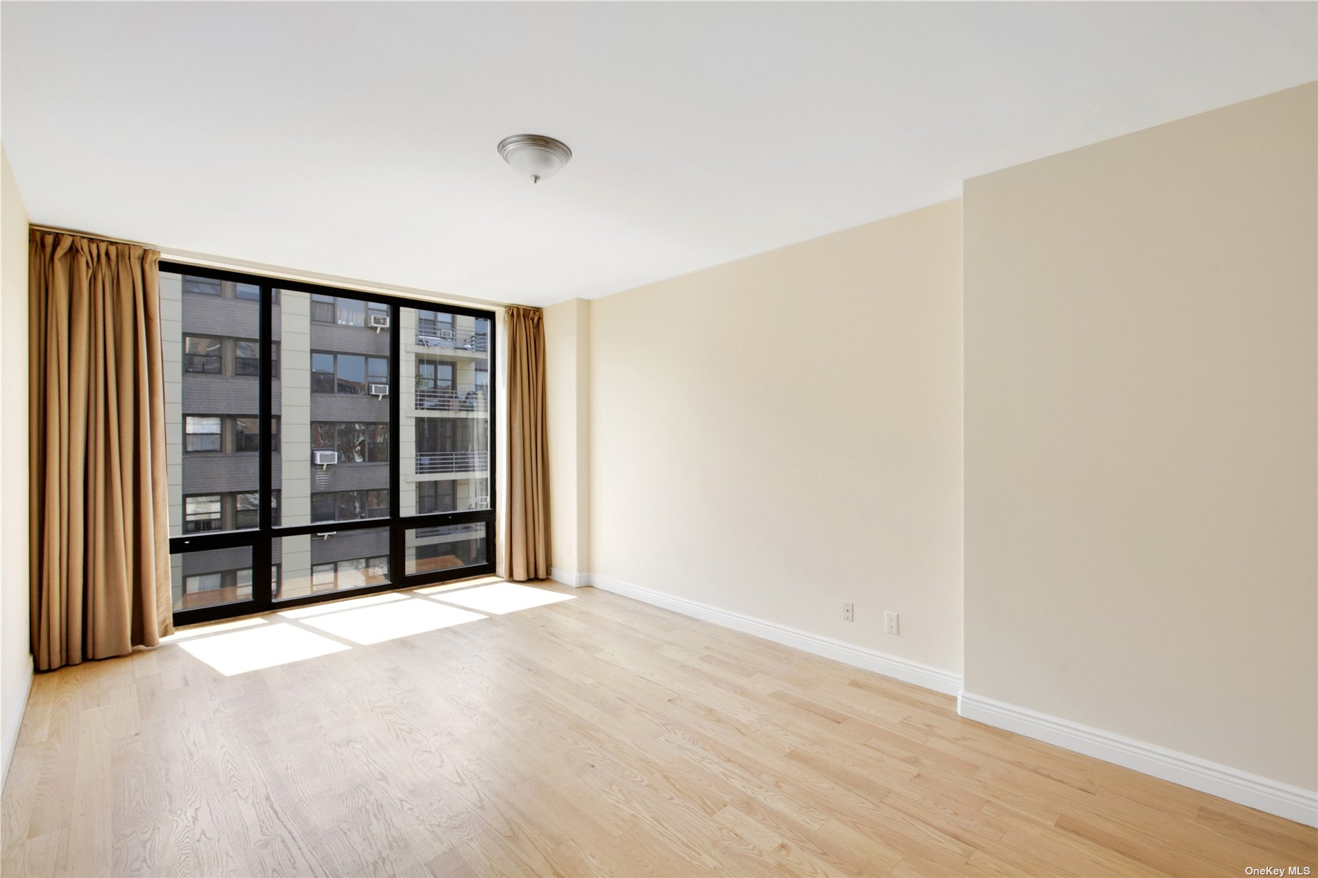 Rego Park奢华Condo出售