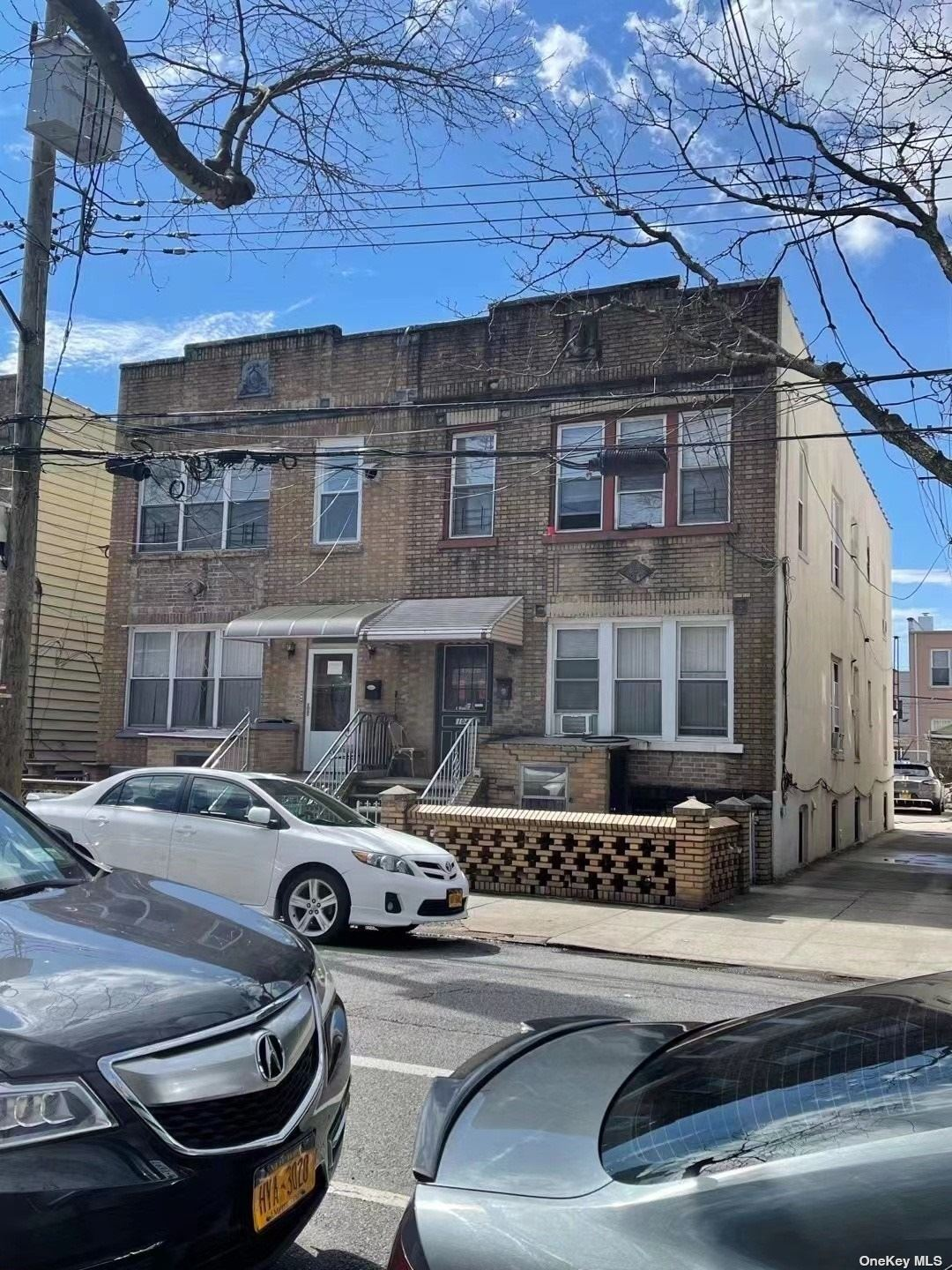 Dyker Heights舒适两家庭出售