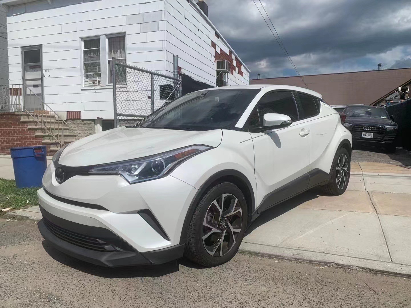 "2019 TOYOTA CHR"
