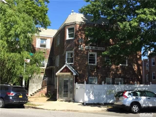 GREAT LOCATION INVESTMENT PROPERTY FLUSHING 3 FAM