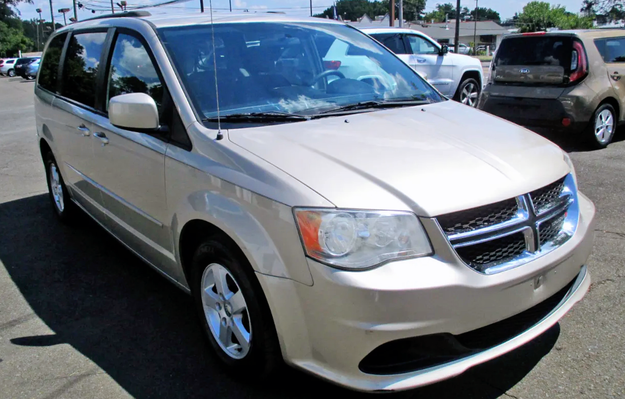 2013 Dodge Grand Caravan has seven seats and is priced at 9,900 photo 5