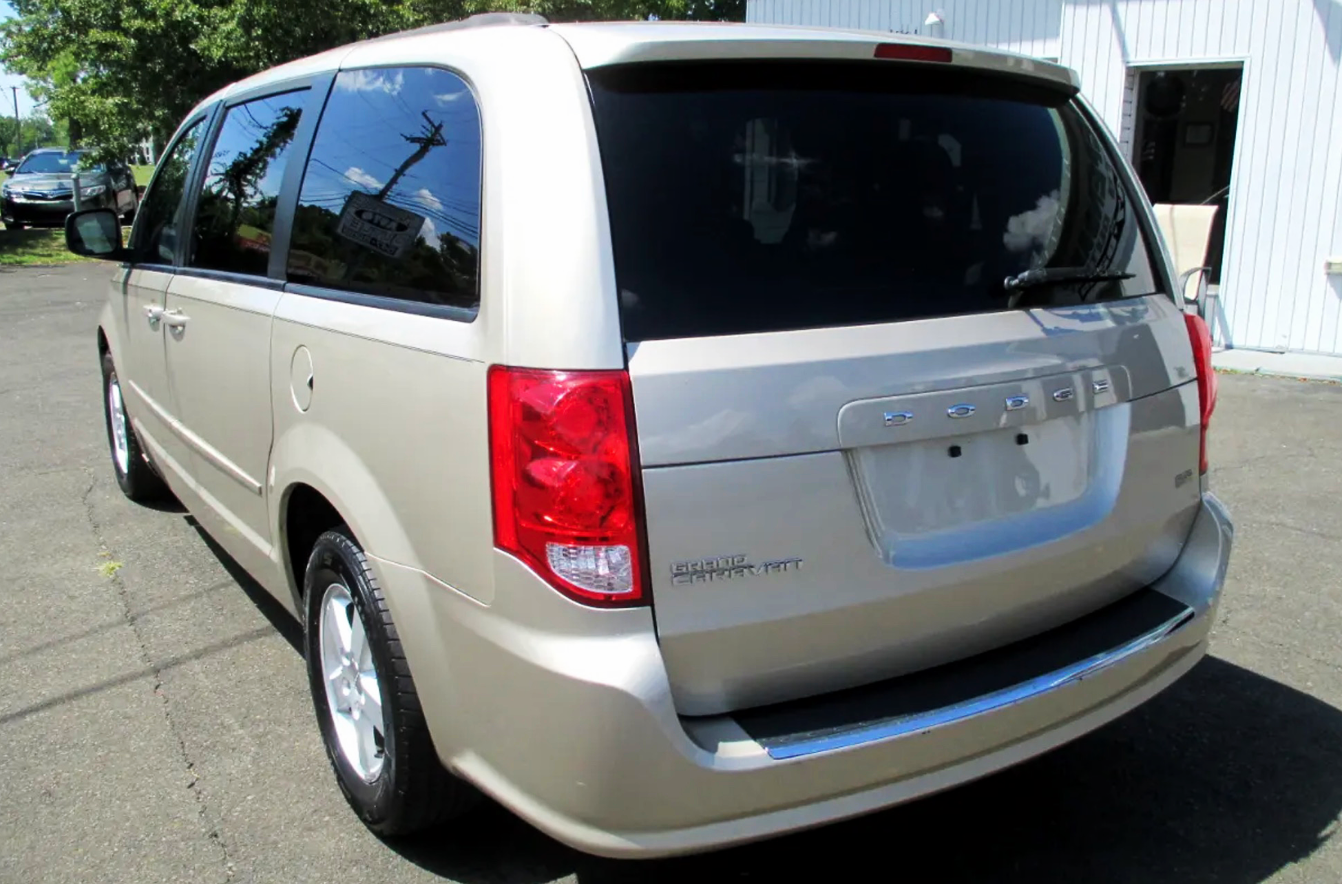 2013 Dodge Grand Caravan has seven seats and is priced at 9,900 photo 3