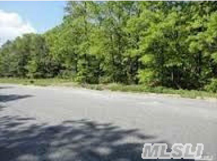 Middle Rd, Riverhead, NY, 11901