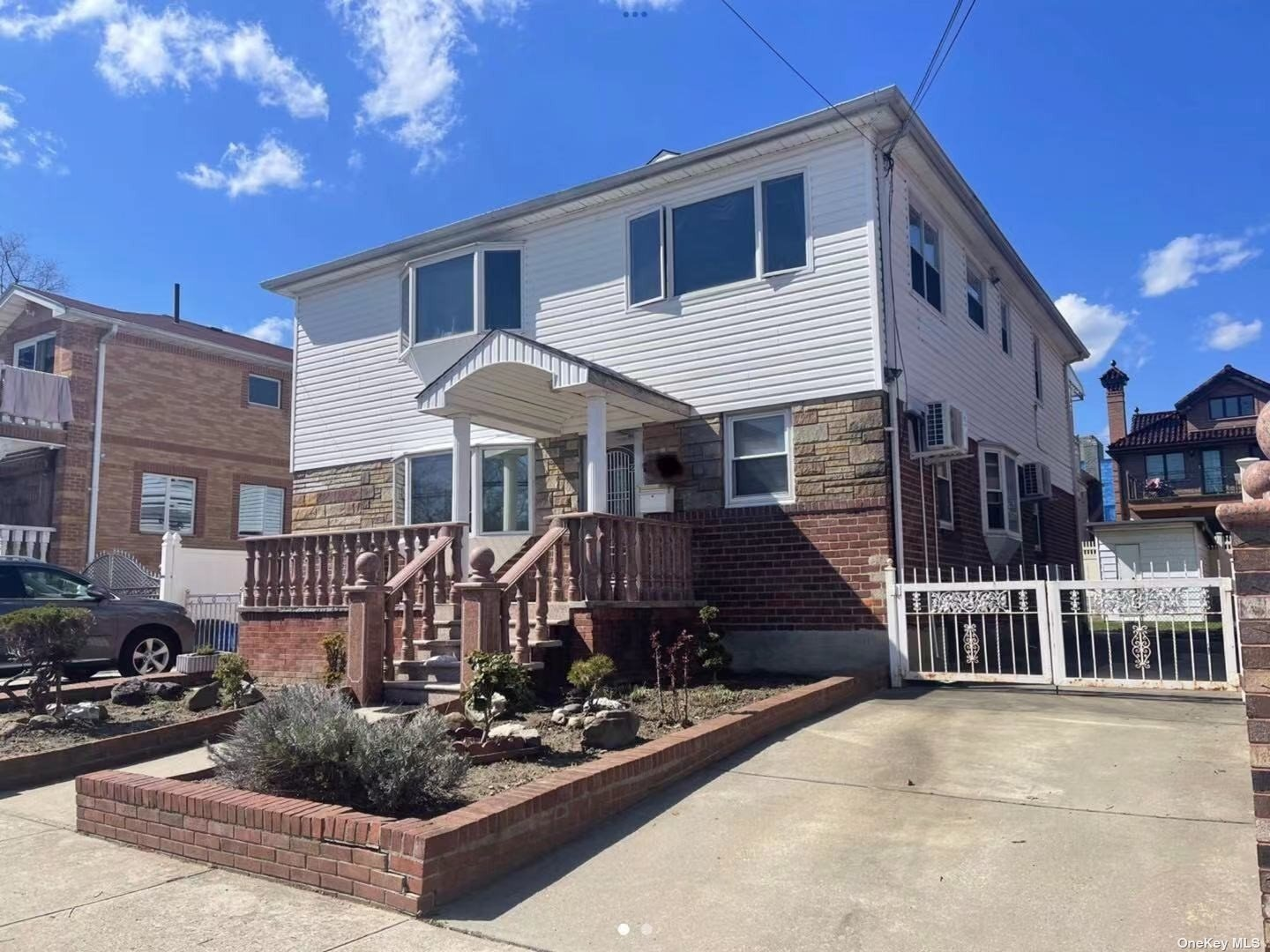 Bayside漂亮两家庭出售