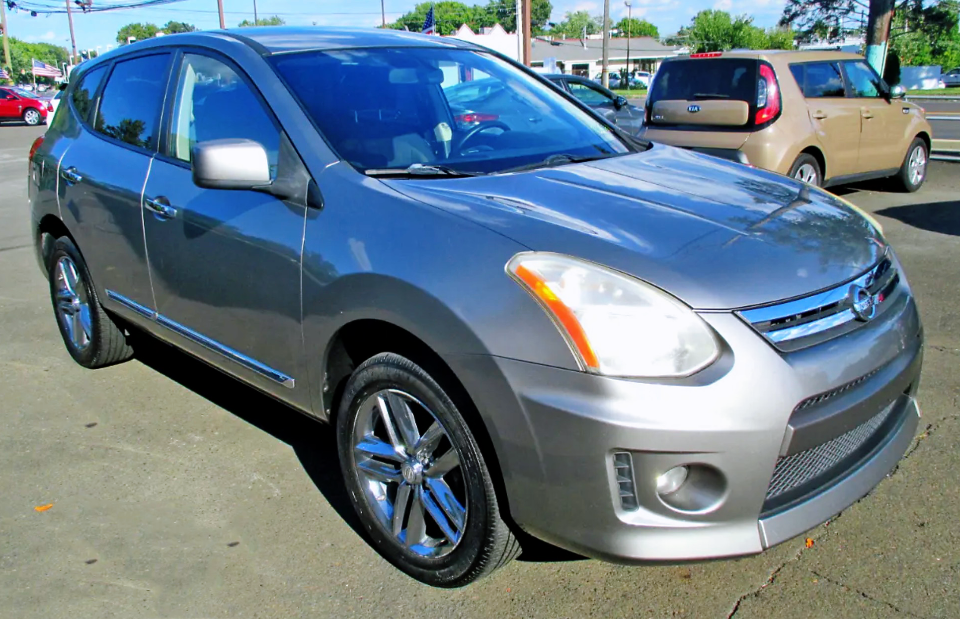 2011 Nissan Rogue five-seat SUV, priced at 9,800