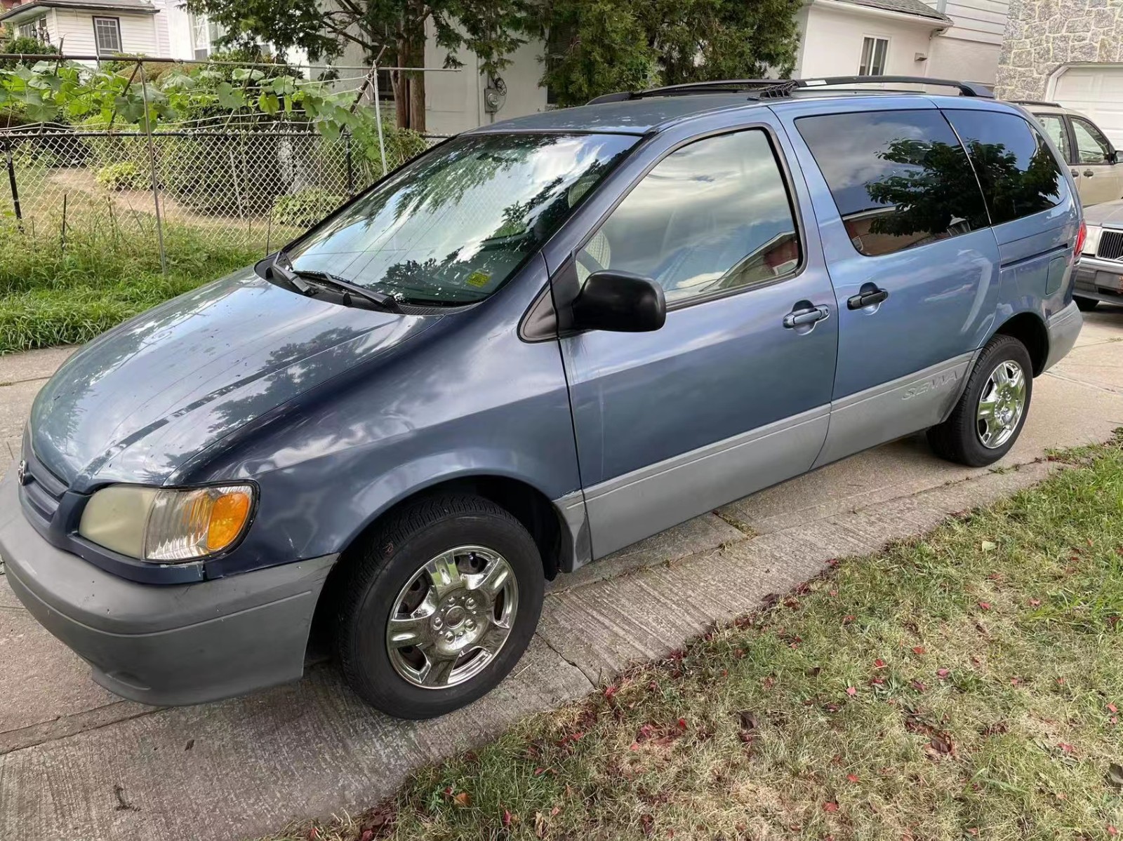 2001 TOYOTA Sienna LE in good condition