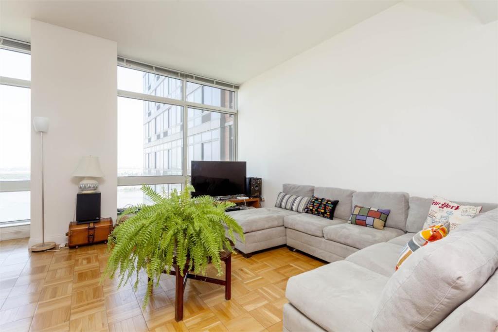 Gracious Corner 3 Bedroom Condo