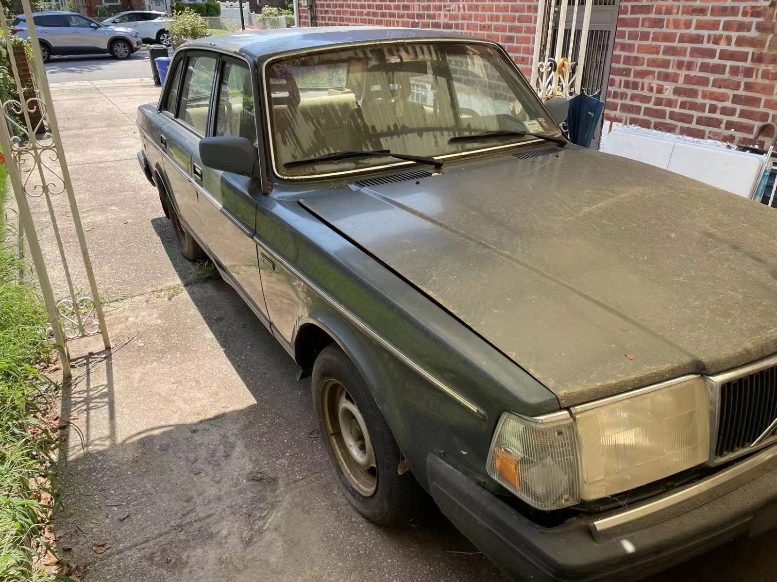 A special car, very old. . Antique car 1988 VOLVO 244 DL/GL photo 7