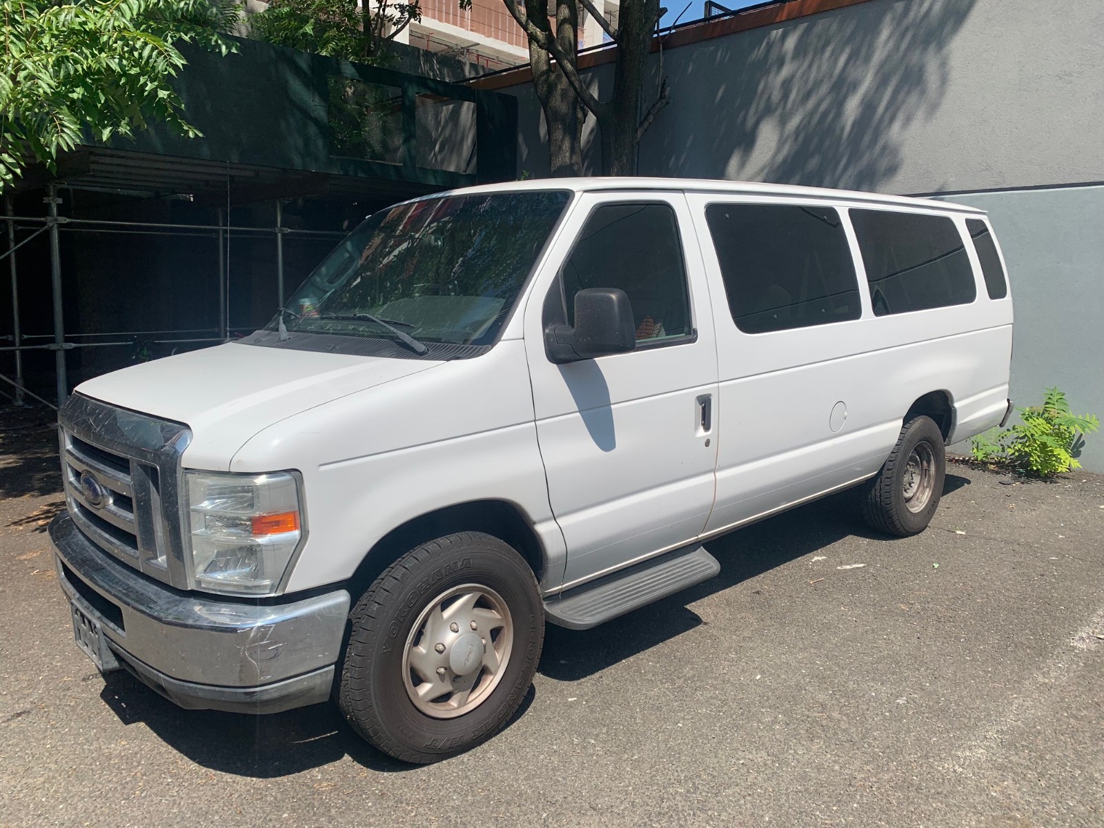 Ford 15-seater. . . Manned. . Good for loading cargo photo 7