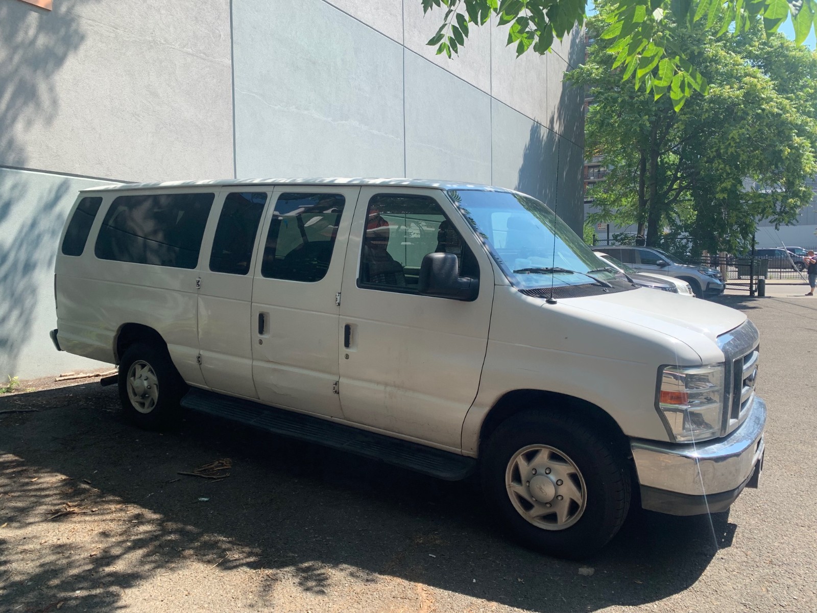Ford 15-seater. . . Manned. . Good for loading cargo photo 6