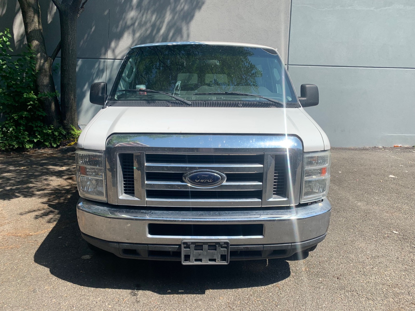 Ford 15-seater. . . Manned. . Good for loading cargo photo 2