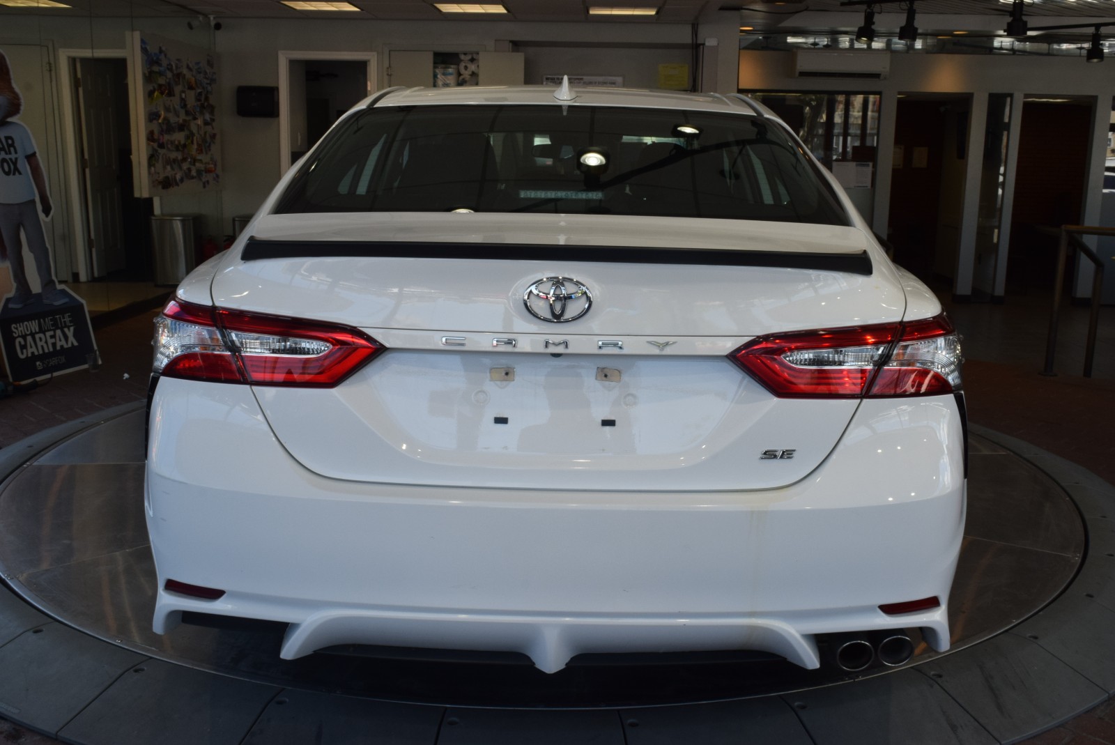 2020 Toyota Camry SE Sport with Leather Seats photo 3