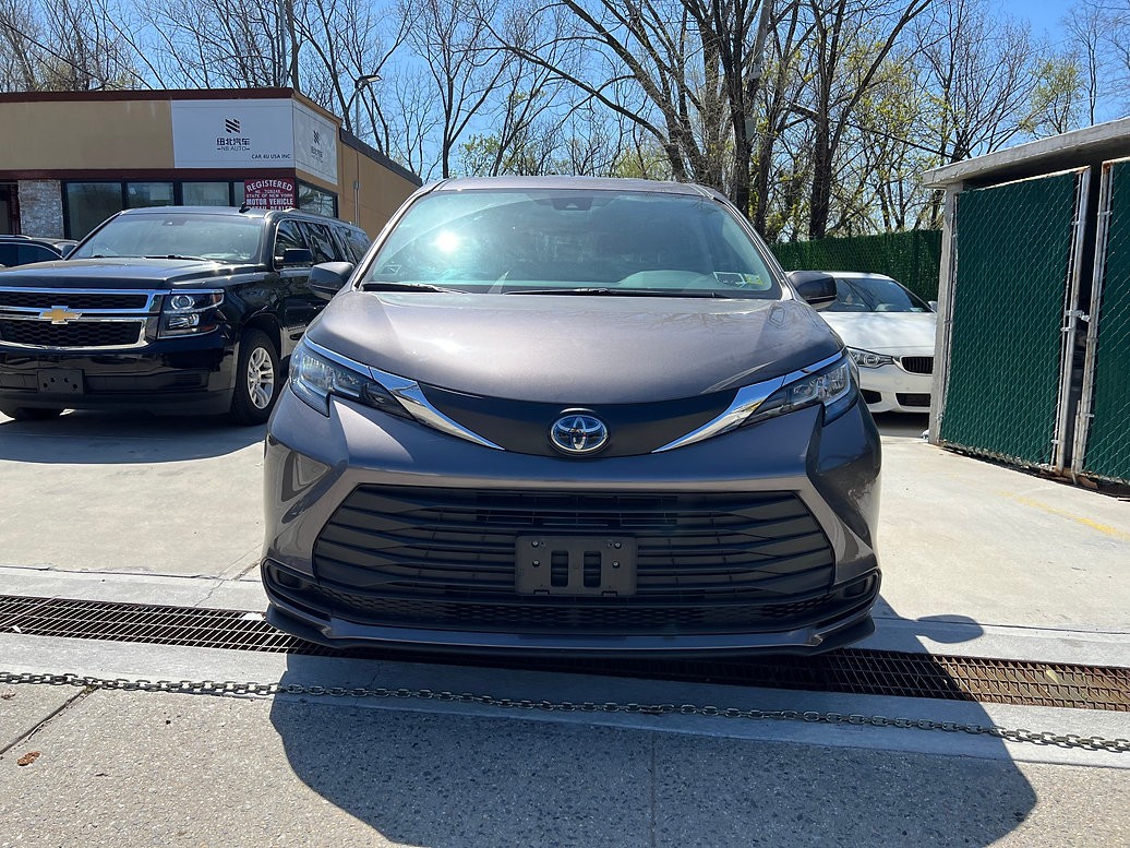 2021 Toyota Sienna LE FWD front-wheel drive 7-passenger