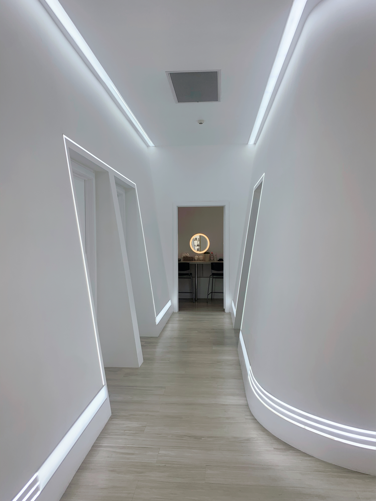 Beauty and Skin Care Club is recruiting a store manager photo 2