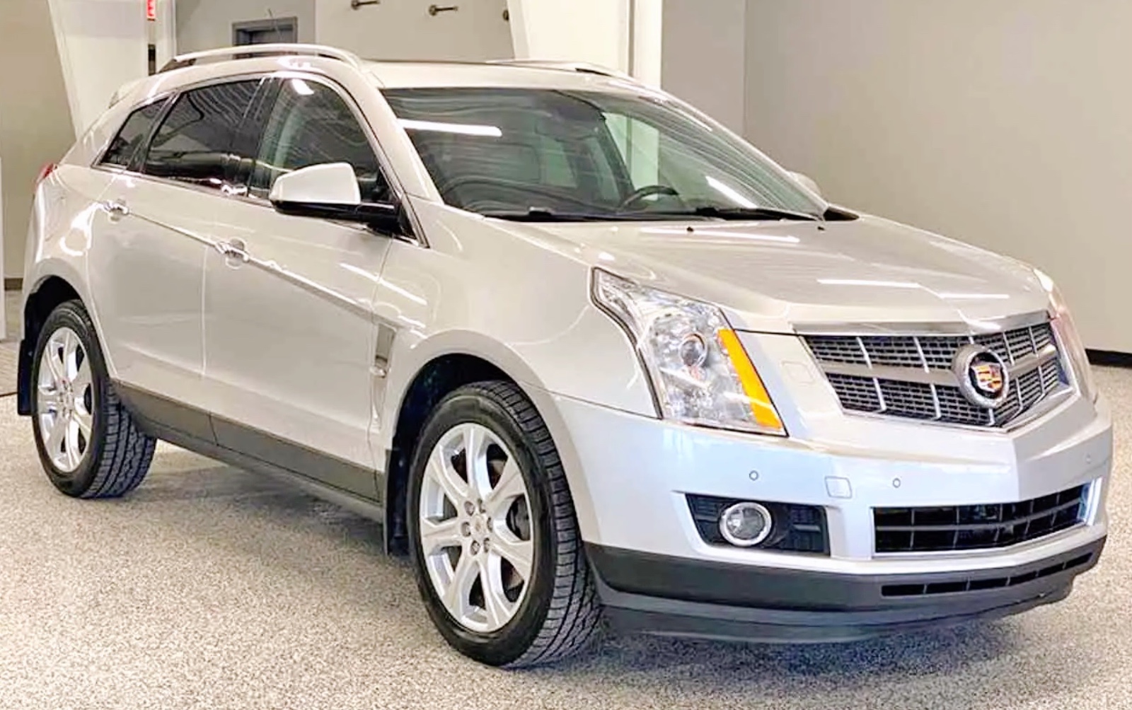 2010 Cadillac SUV SRX priced at 11,900