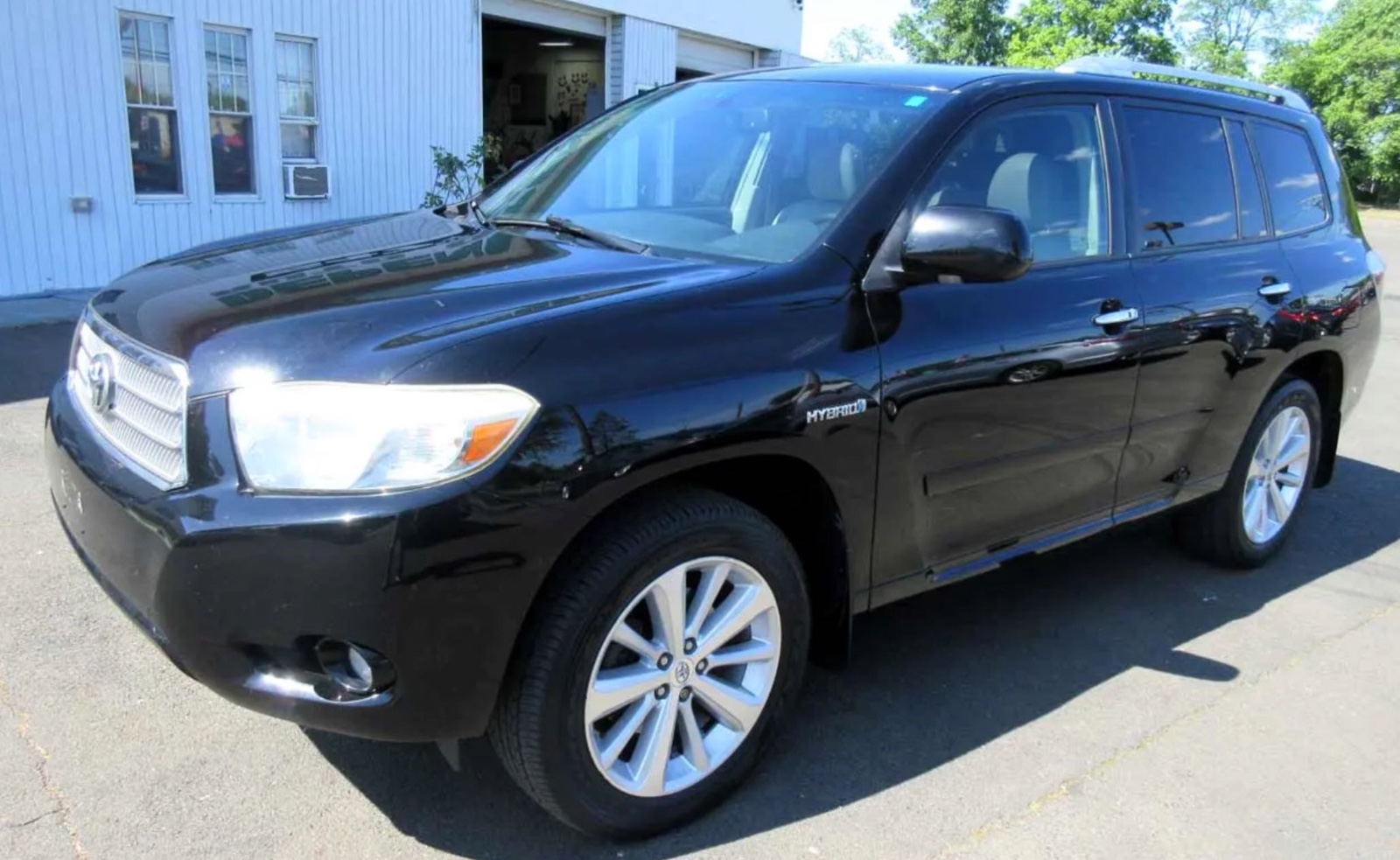 2008 Toyota Highlander Hybrid 4WD Limited Toyota Highlander SUV seven seats, gasoline-electric hybrid, priced at 10,800