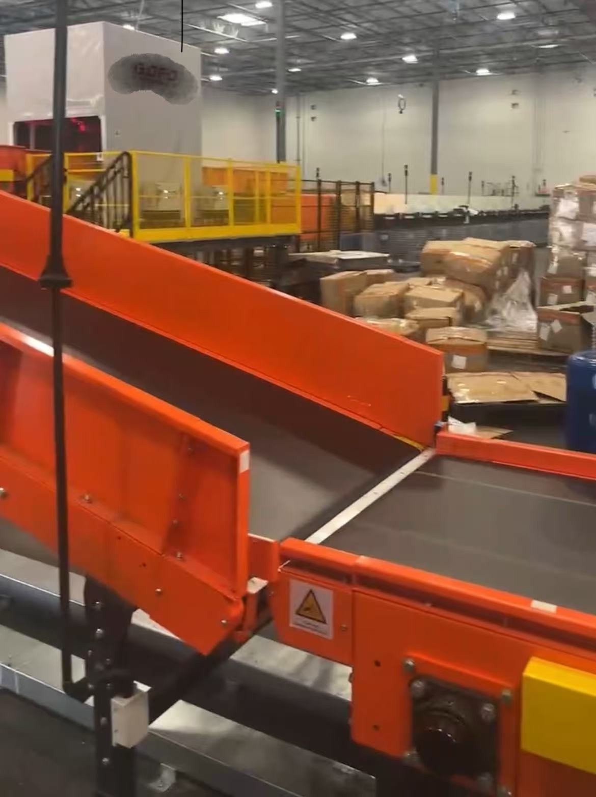 Dallas warehouse hiring large numbers of workers photo 2