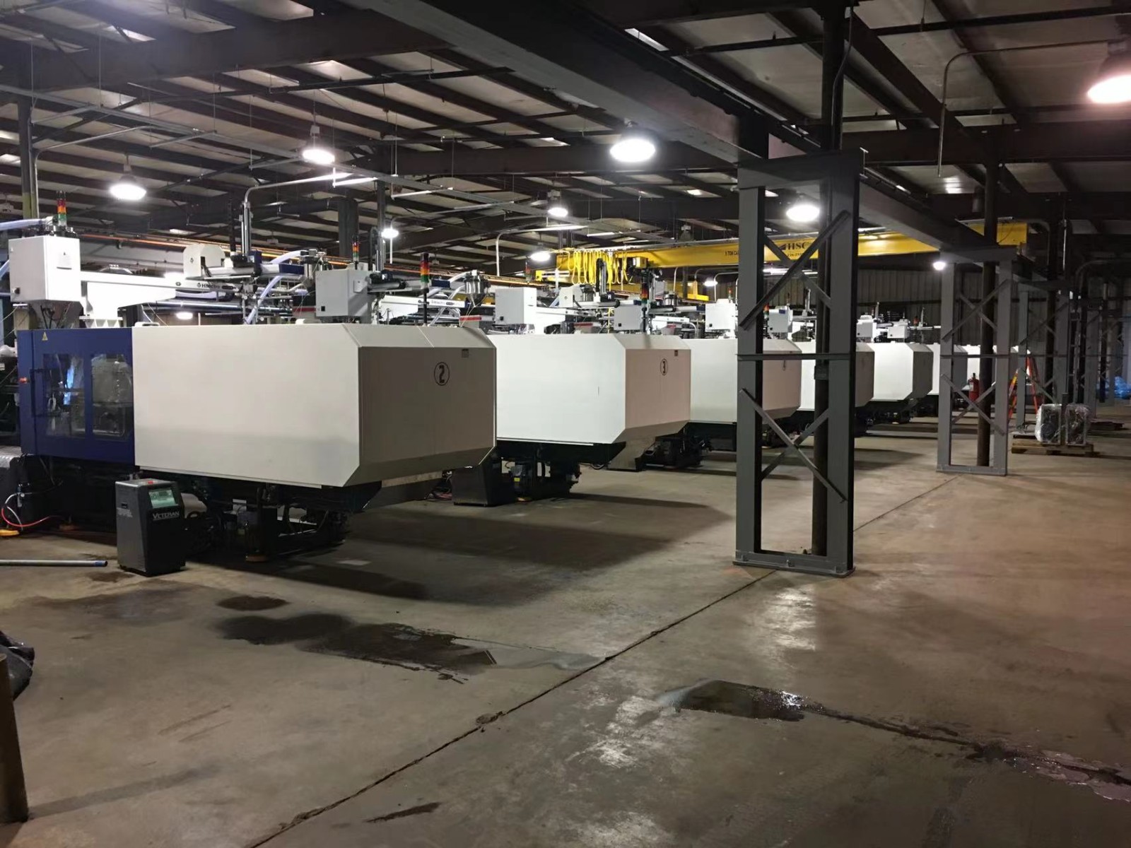 Injection molding factory recruiting technicians & apprentices photo 4