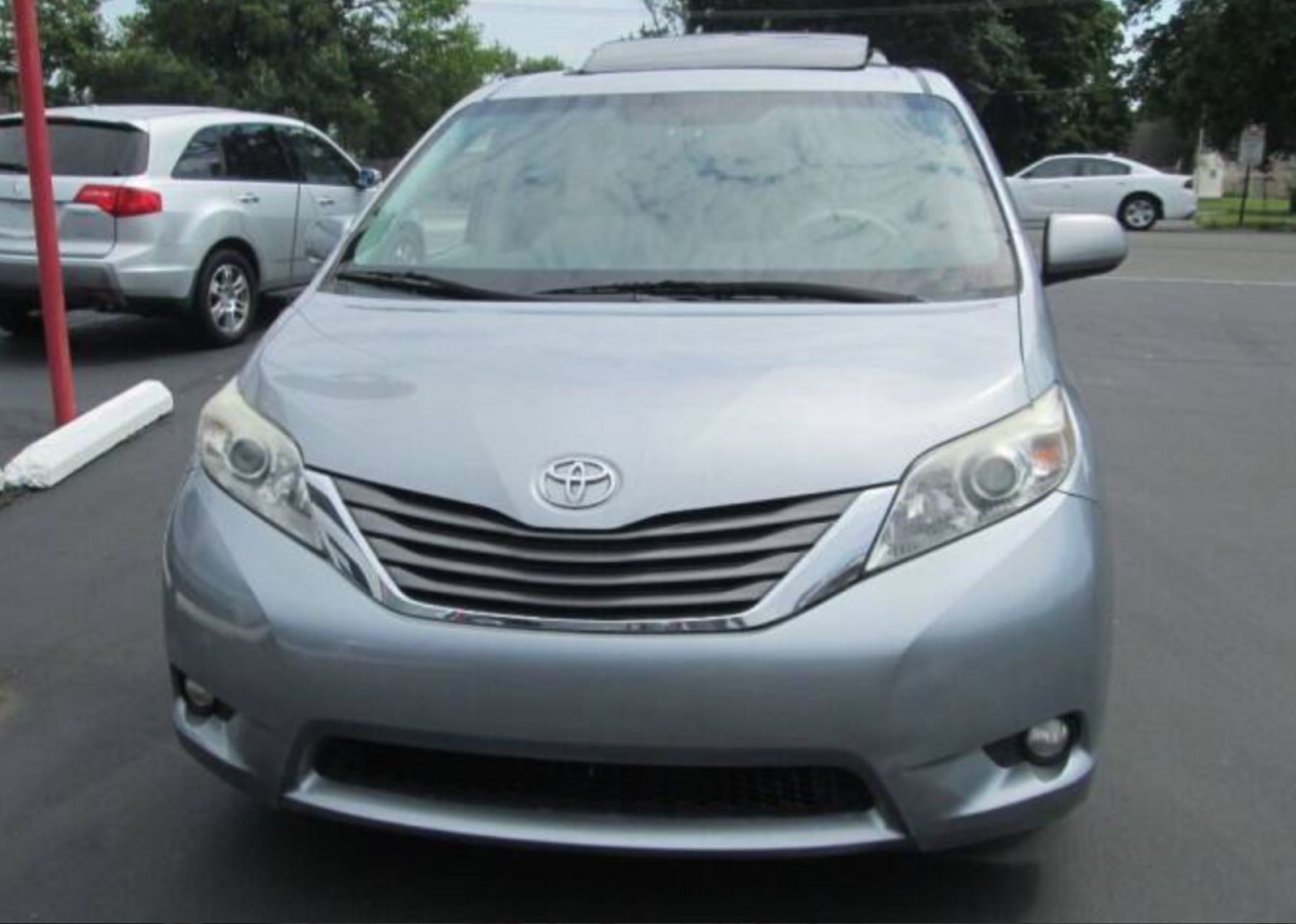 2013 Toyota Sienna XLE 8-Passenger Mini-Van Toyota eight seats, priced at 12,995 photo 5