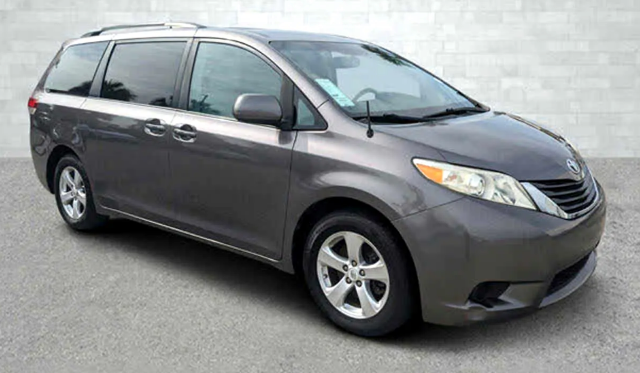 2011 Toyota Sienna LE Toyota seven-seater, priced at 9650