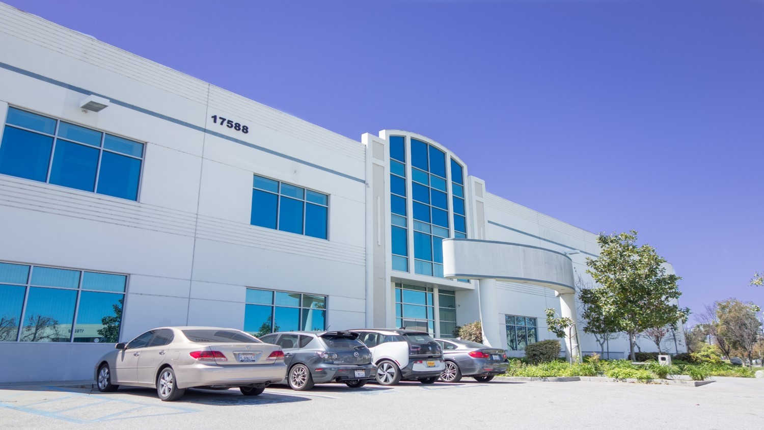 REAL ESTATE ASSOCIATE [物业管理助理]