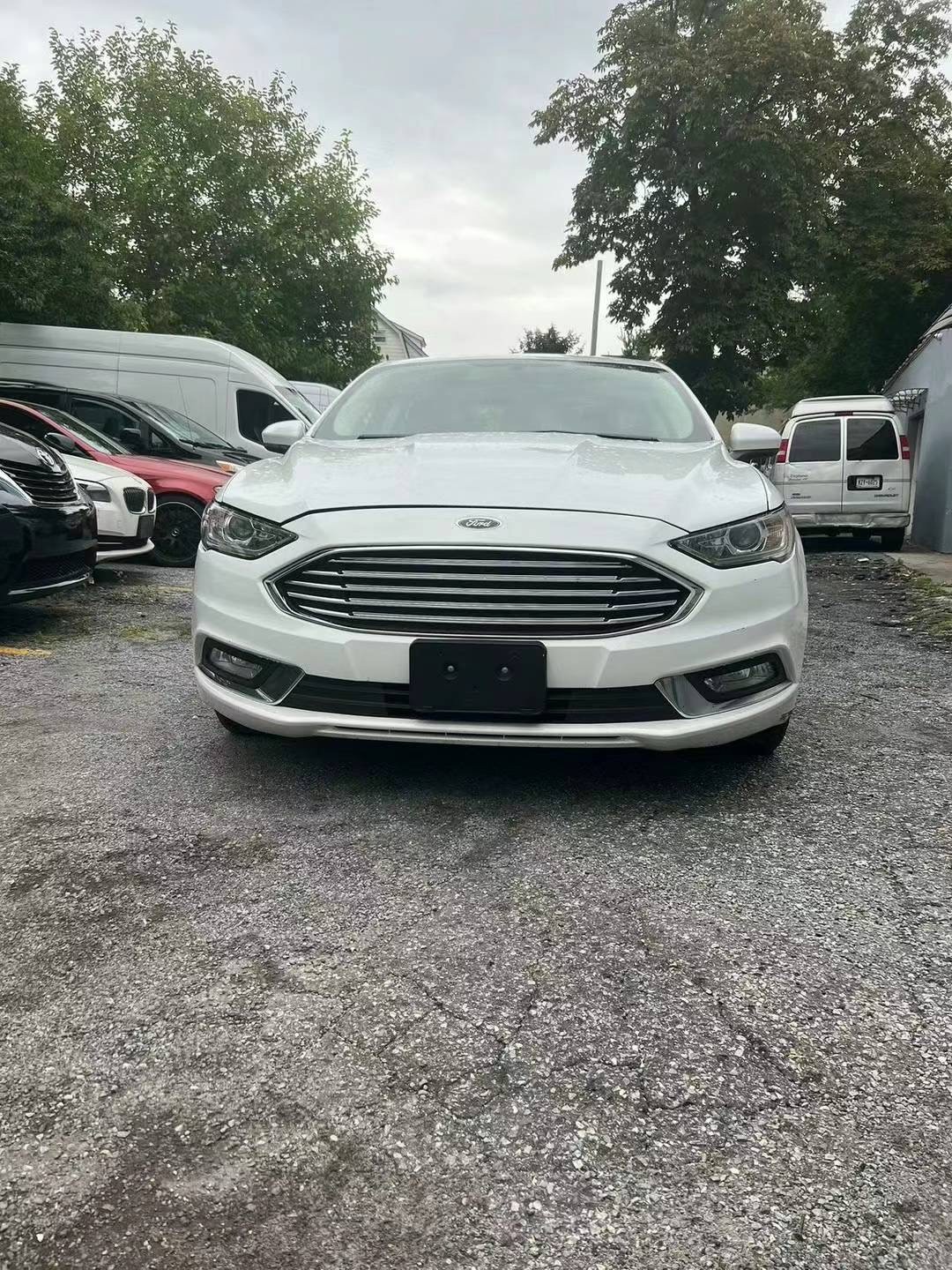 2018 Ford Fusion SE, excellent condition. good price for sale