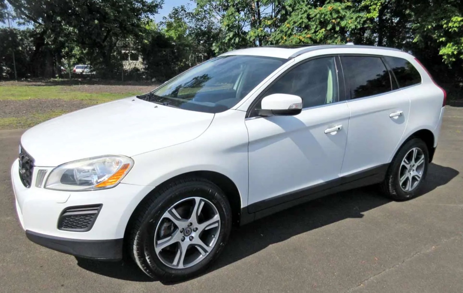 2013 Volvo XC60 AWD Volvo SUV, priced at 10,850 photo 2