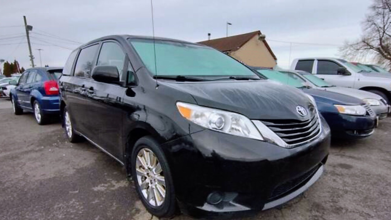 2011 Toyota Sienna LE Toyota seven-seat Mini-Van priced at 13,950