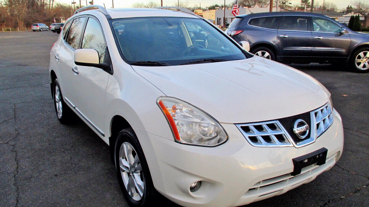 2013 Nissan Rogue SV priced at 11,850