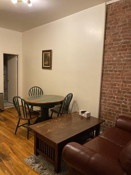 纽约曼哈顿中城带家具两室一厅出租3000/月包水暖